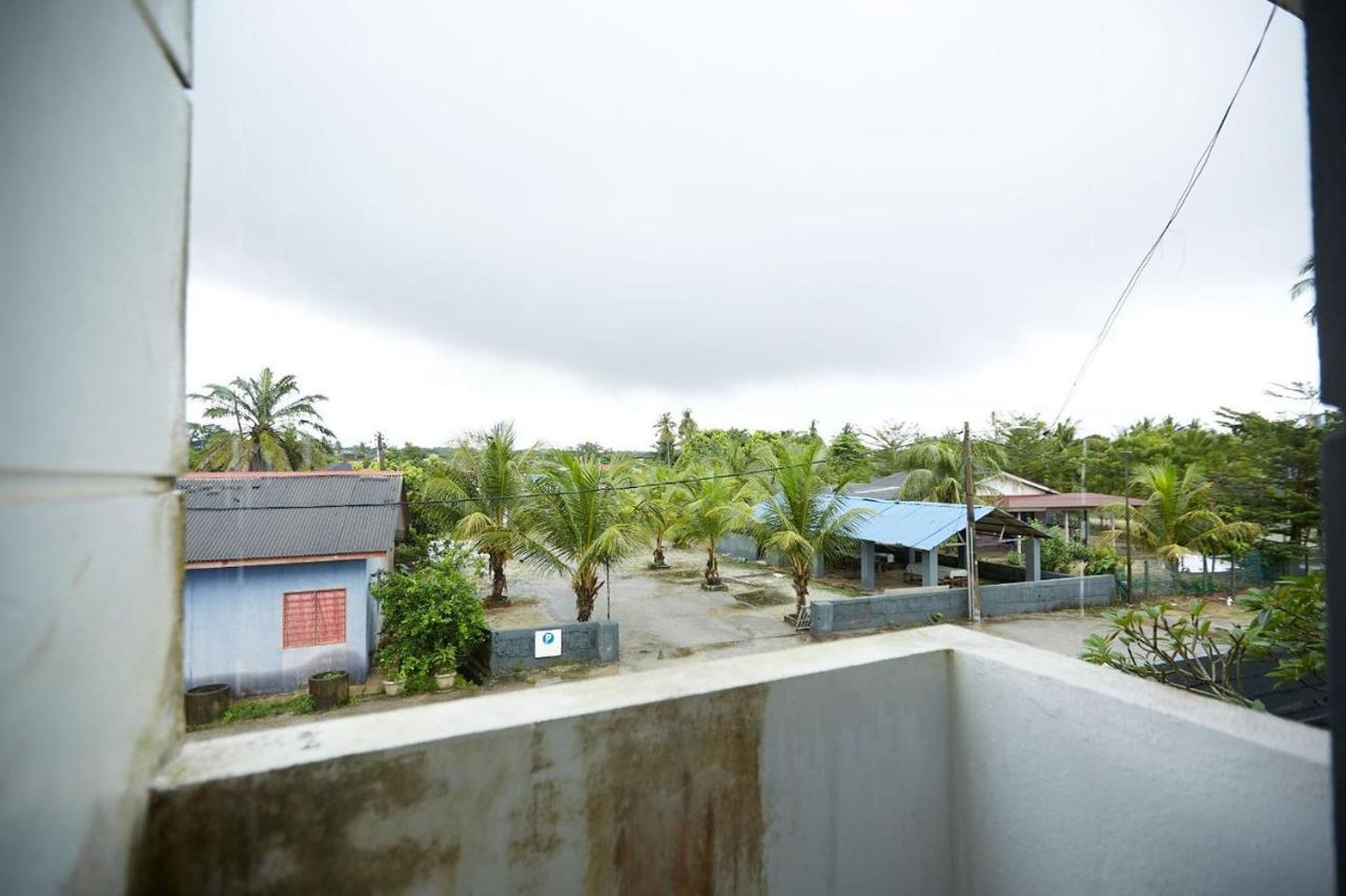 студио 5500 кв. м, собственных ванных: 1, в Бесерах Kampung Sungai Karang Экстерьер фото